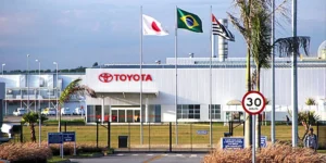 Toyota Brasil encerra produção do Corolla e foca em nova geração com Yaris Cross e van Hiace